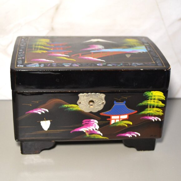 Beautiful Music Box Jewelry Storage Black Lacquered Vanity Dresser Decor - Picture 1 of 11